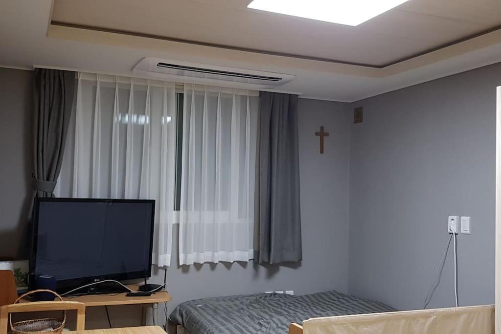 סיאול Gyeongbokgung Palace Seochon Christian Home - Foreigner Only מראה חיצוני תמונה